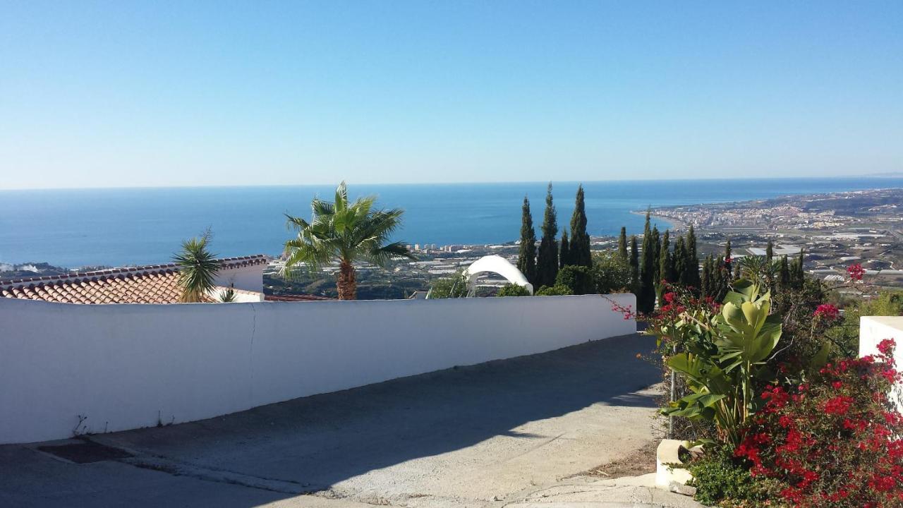 Villa Perla Blanca Sayalonga Bagian luar foto