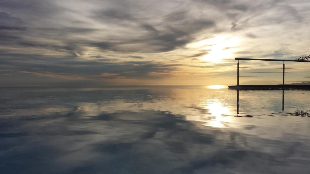 Villa Perla Blanca Sayalonga Bagian luar foto