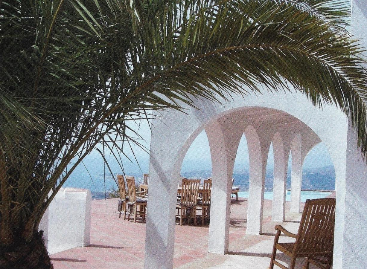 Villa Perla Blanca Sayalonga Bagian luar foto